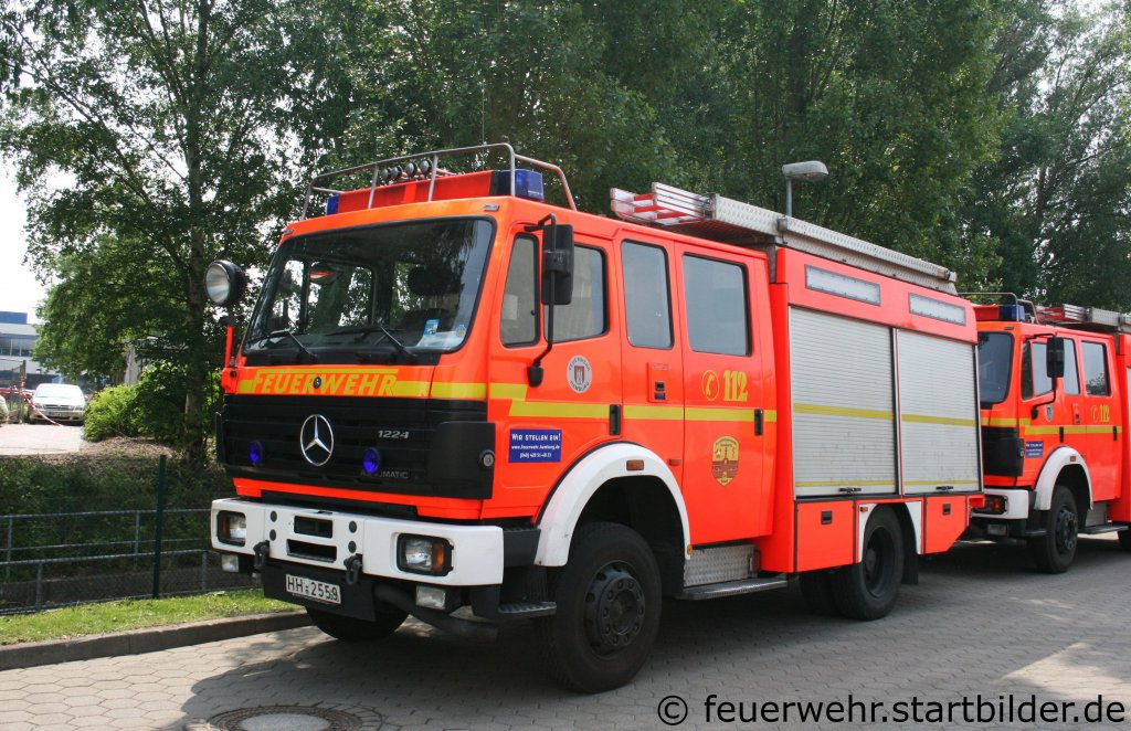 HLF 16/14 (HH 2559) mit Schmitz Aufbau.
Aufgenommen beim Tag der offenen Tr der Feuerwehrschule Hamburg am 21.5.2011
