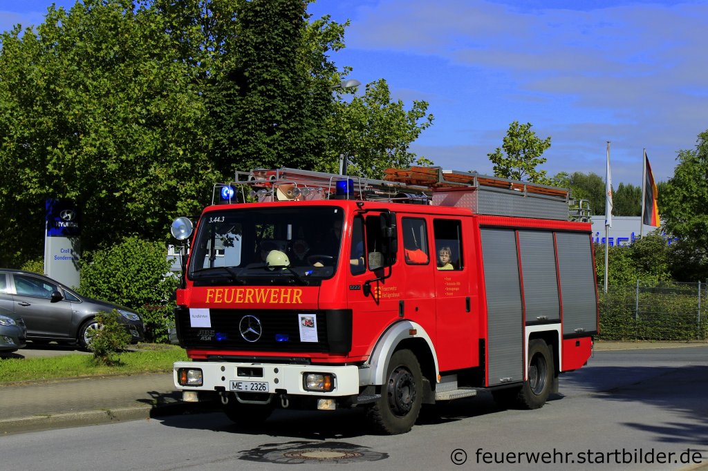 LF 16/12-P (Florian Heiligenhaus 3/44/3) der Feuerwehr Heiligenhaus.
Aufgenommen am 8.9.2012.