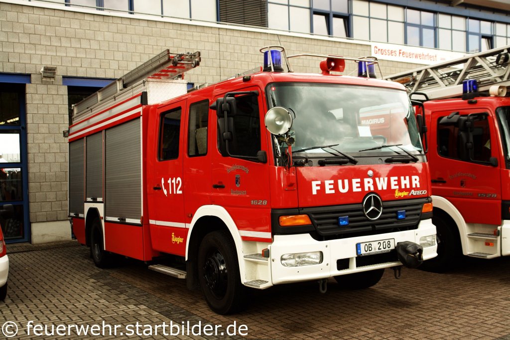LF 24 (2/46/1) ist auf der Wache 2 in Oberhausen Stationiert.
Aufgenommen am 18.9.2011 beim Tdo der FF Oberhausen Sterkrade.