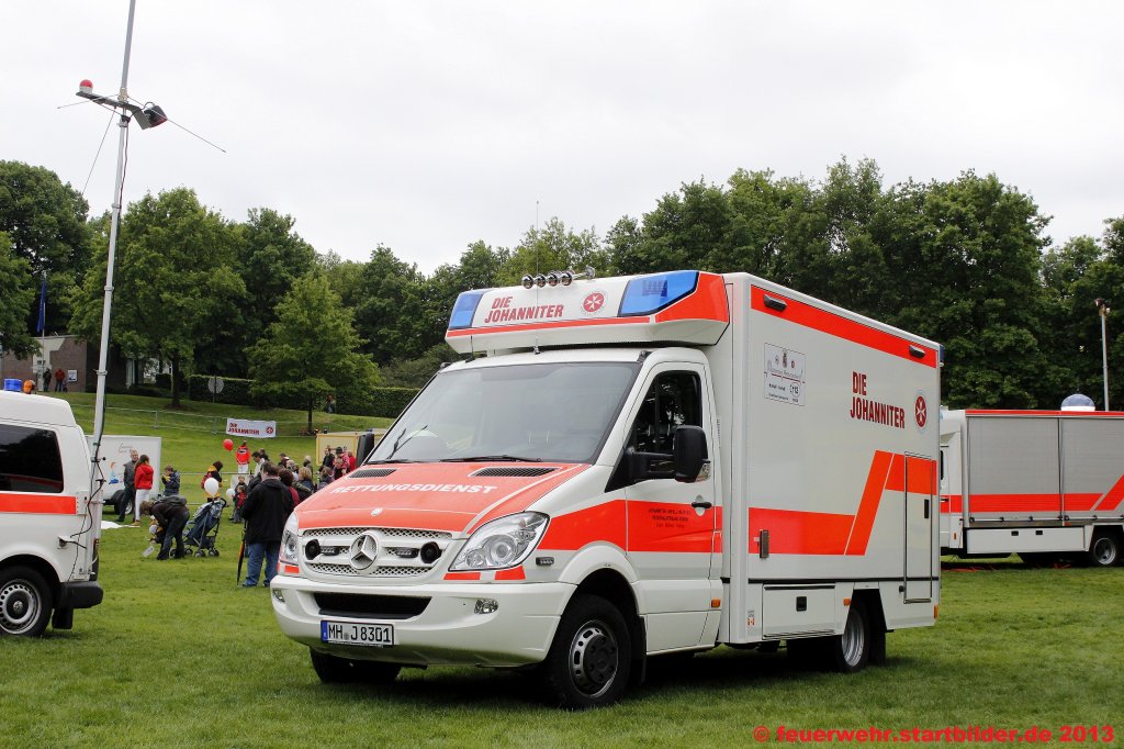 RTW (MH J 8301) der Johanniter Mülheim/Ruhr.
Aufgenommen beim Tag der Hilfsorganisationen am 26.5.2013 in Mülheim.