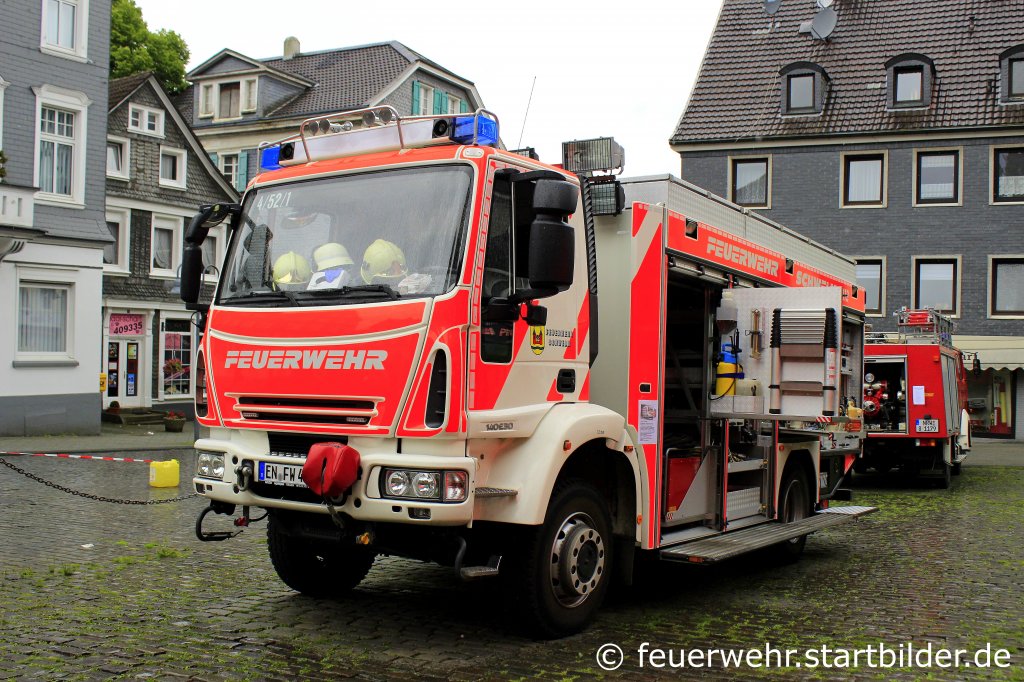 RW 2 (4/52/1) der Feuerwehr Schwelm.
Das Fahrzeug wurde neu beschafft und ist beim LZ Schwelm Stadt stationiert.
Aufgenommen beim Tag der Feuerwehr in Schwelm, 16.6.2012.