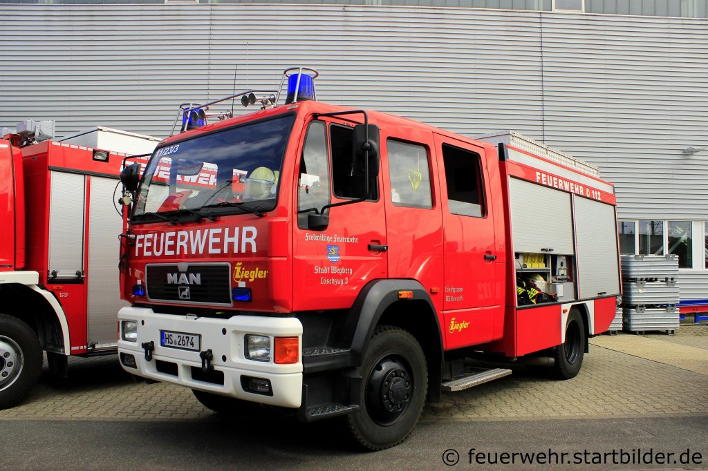 TLF 16/25 (Florian Heinsberg 11/23/3) der Feuerwehr Wegberg LZ 3.
Aufgenommen beim Tag der Offenen Tr von Siemens in Wegberg.