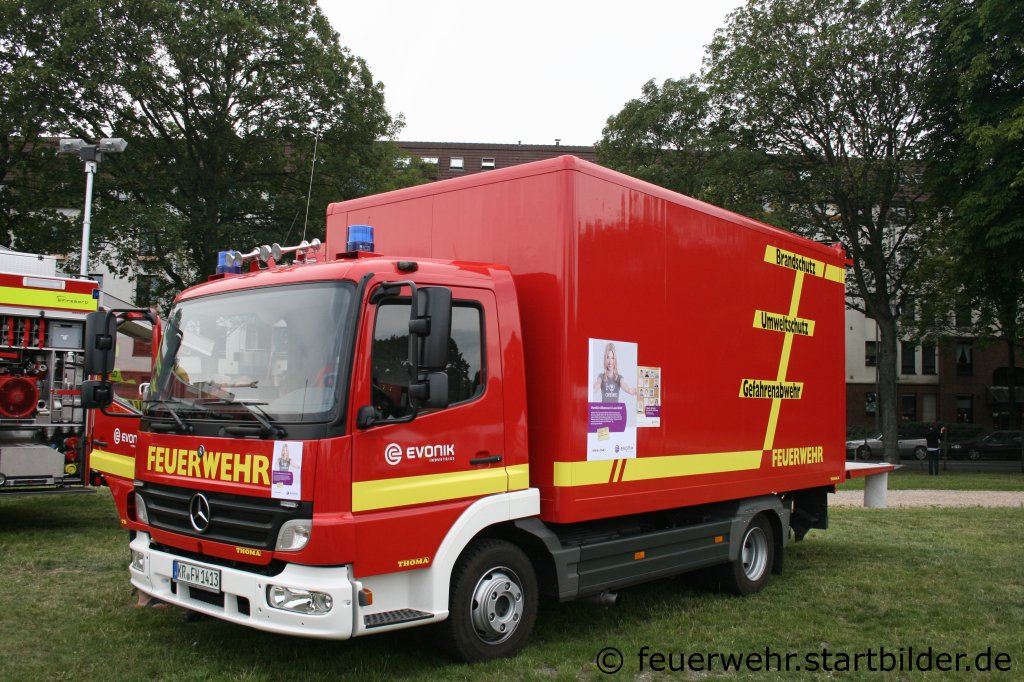 Werkfeuerwehr Evonik Krefeld.
Das Fahrzeug hat einen Thoma Aufbau.
Aufgenommen beim Blaulichtag in Krefeld am 10.7.2011.
