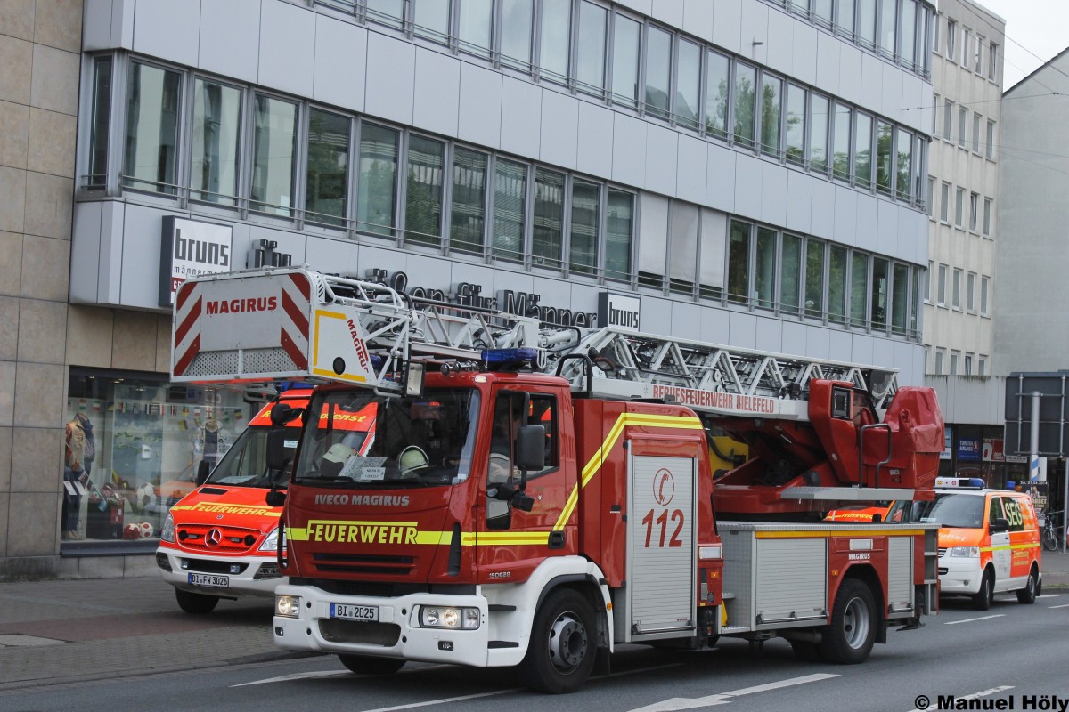 Blaulichtmeile NRW Tag 2014 Bielefeld.
DLK von der Feuerwehr Bielefeld.
Das Fahrzeug ist auf der Feuerwache 1 in Bielefeld Stationiert.