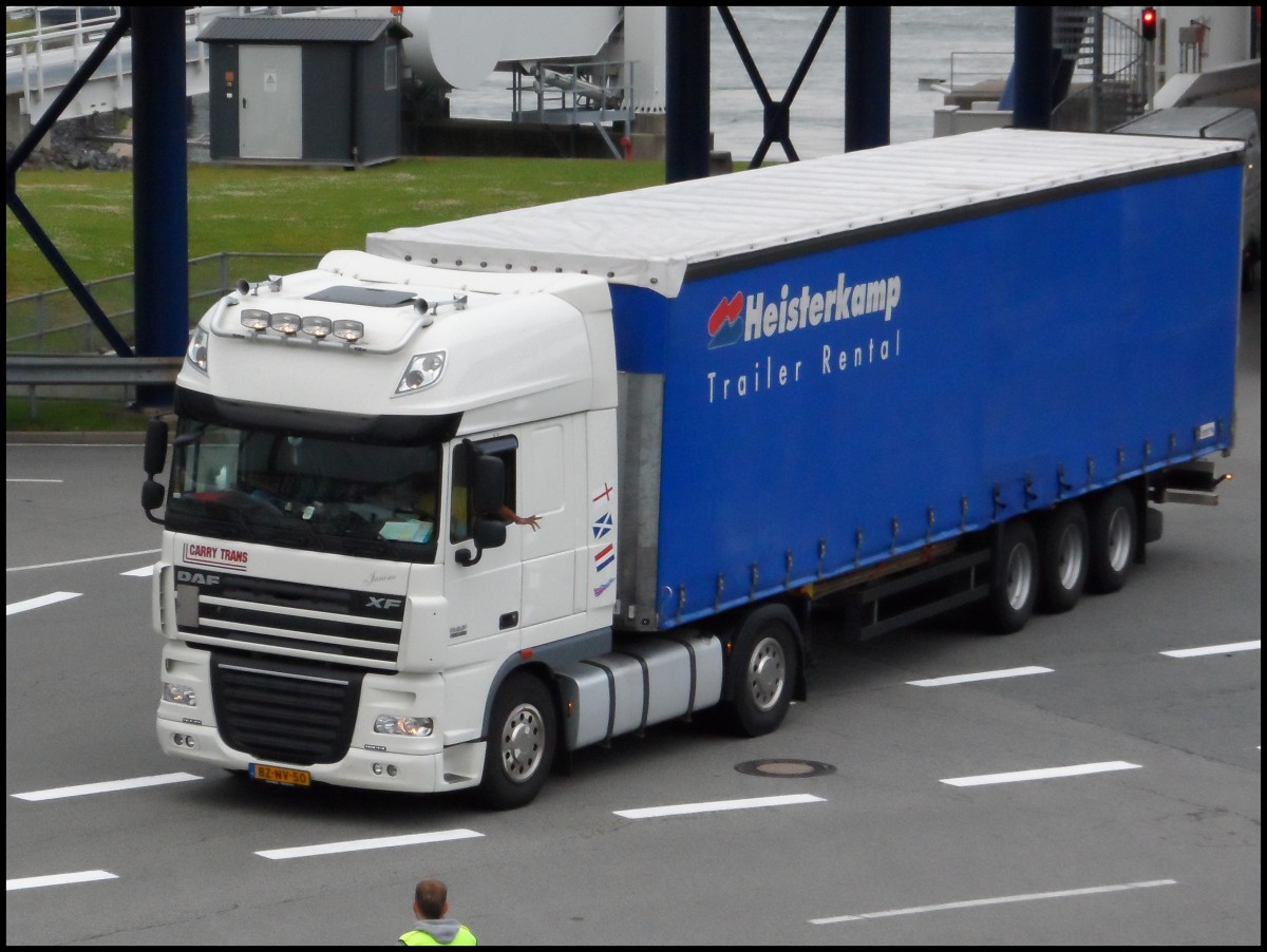 DAF XF Sattelzug in Puttgarden.