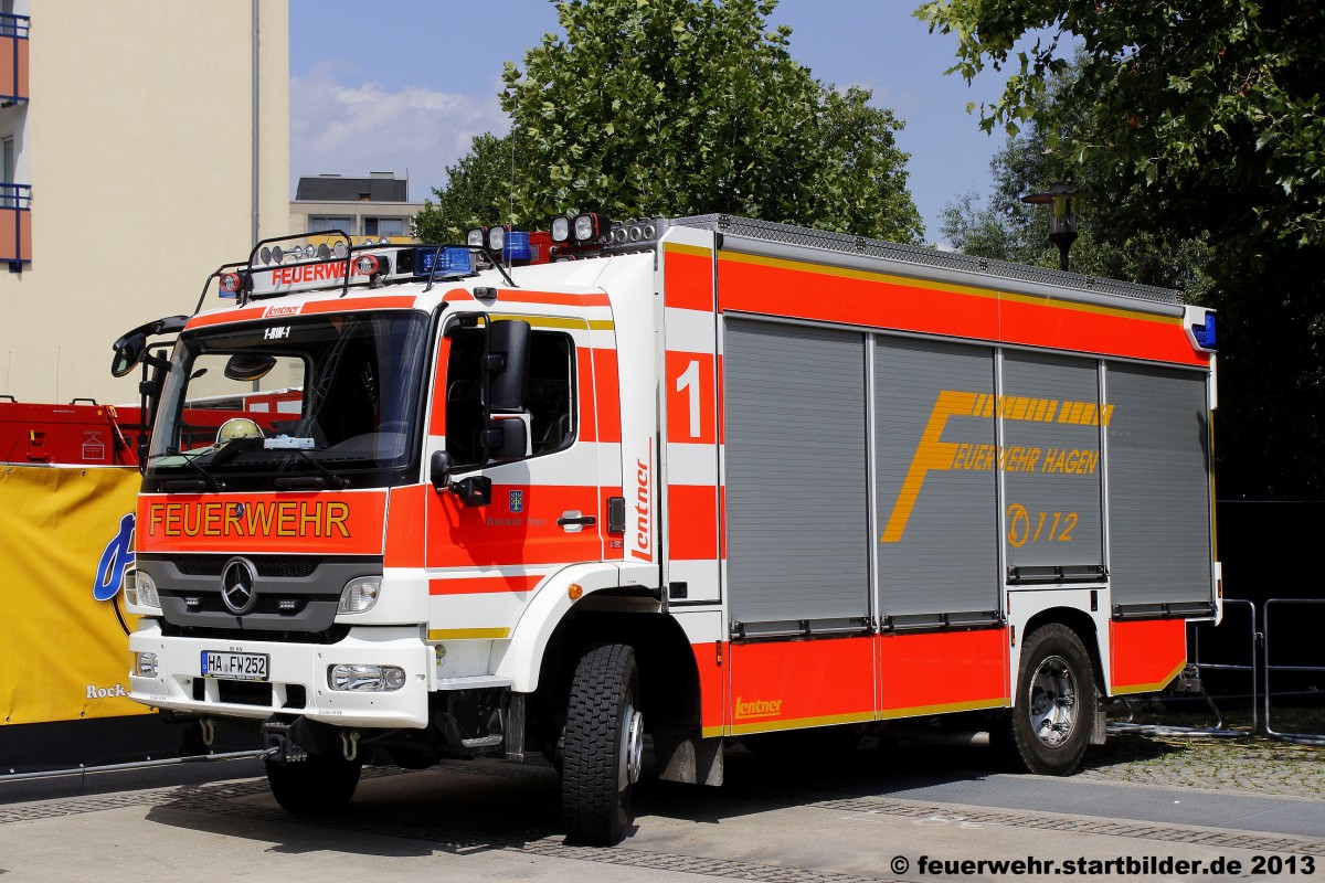 Dies ist dr neue RW 1 der Feuerwehr Hagen.
Das Fahrzeug wurde von Letner aufgebaut.
Der Funkname ist: 1-RW-1