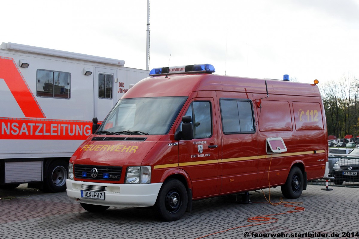 ELW 1 (Florian Dinslaken ELW 1-3).
Der ELW wurde von Binz Aufgebaut.
Das Fahrzeug steht auf der Hauptfeuerwache in Dinslaken.