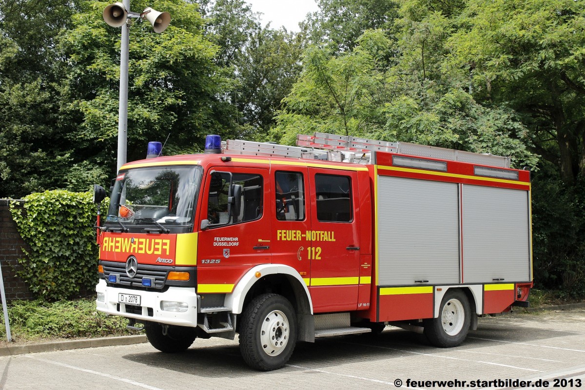 LF 16/12 (D 2078) der Feuerwehr Düsseldorf.