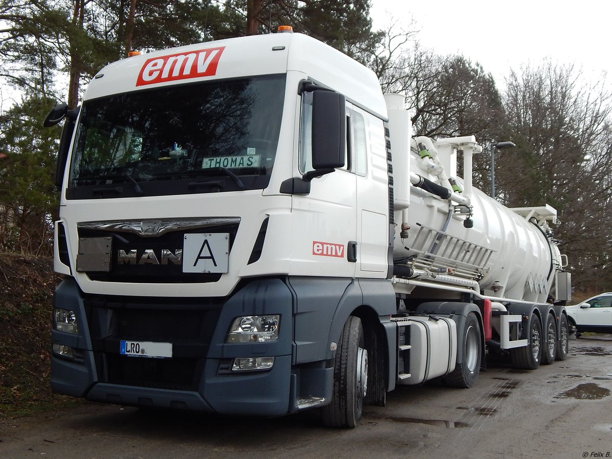 MAN Sattelzug-Entsorgungsfahrzeug in Binz.