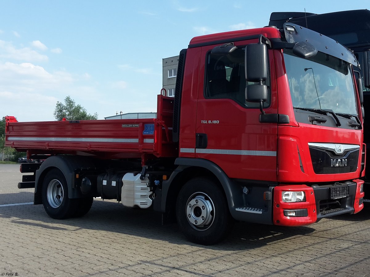 MAN TGL 8.180  mit Meiller-Kipper Aufbau in Rostock.