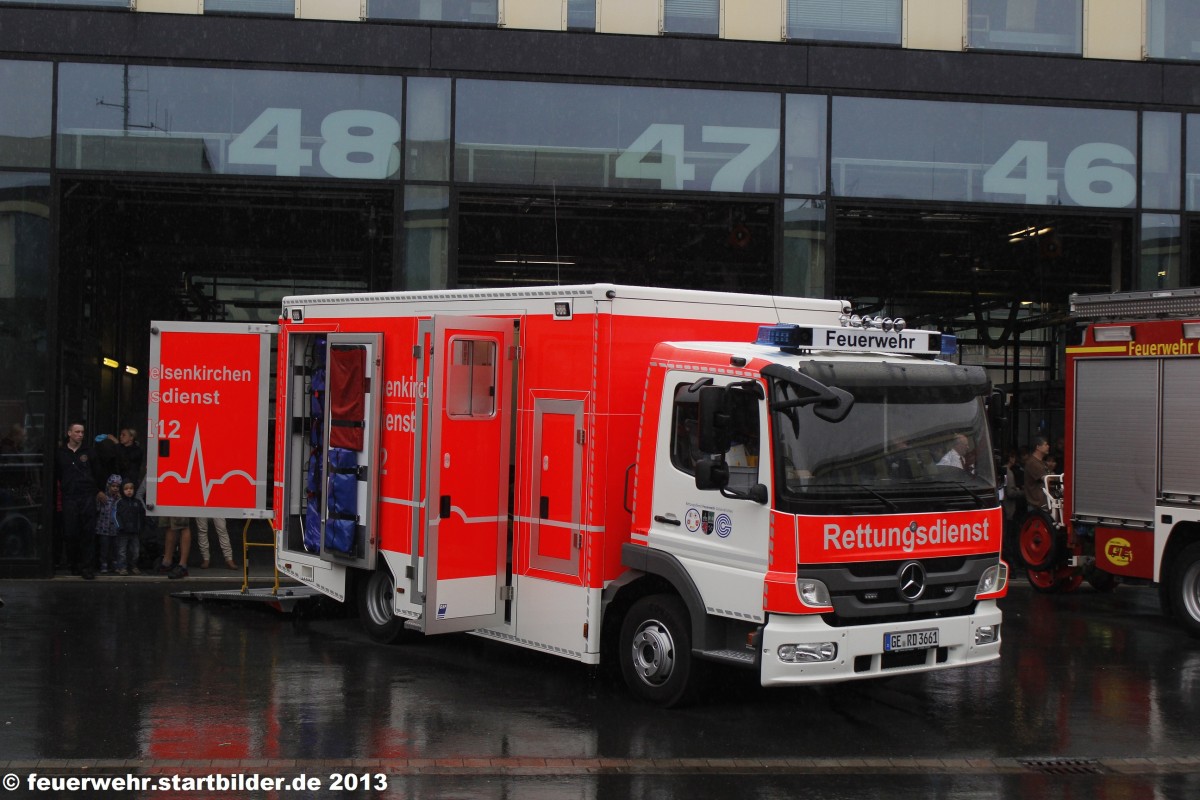 RTW (GE RD 3661) der Feuerwehr Gelsenkirchen.
GSF hat das Fahrzeug Ausgebaut.
Das Fahrzeug ist auf der Feuer und Rettunmgswache 2 Stationiert.