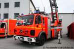 DLK 23/12PLC III (HH 2720) der Feuerwehr Hamburg.
Das Fahrgestell ist ein MB 1427F mit Metz Aufbau.
Die DL ist Baujahr 1996.
Sie steht bei der Feuerwehrschule Hamburg.